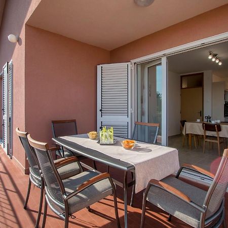 Apartment Rubina With Secure Parking Medulin Exterior photo