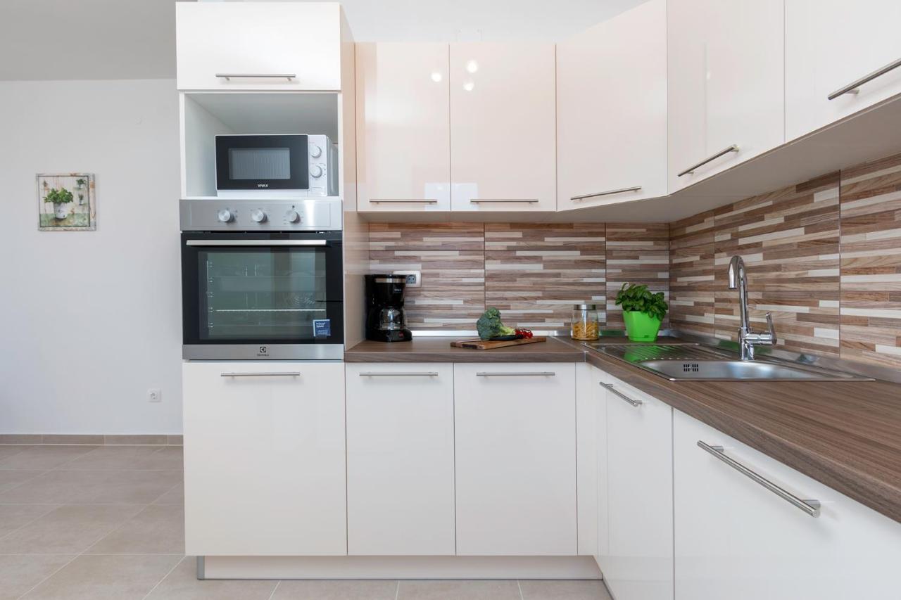 Apartment Rubina With Secure Parking Medulin Exterior photo