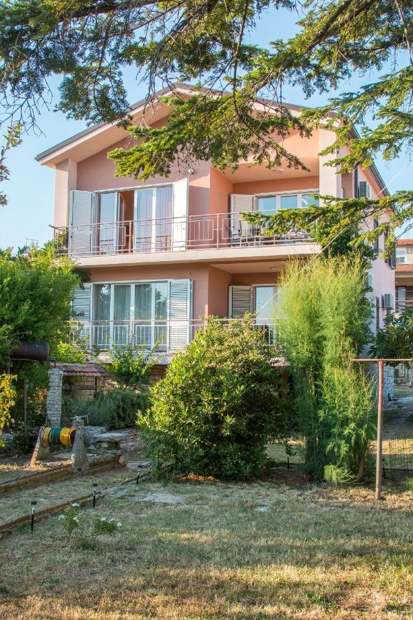 Apartment Rubina With Secure Parking Medulin Exterior photo